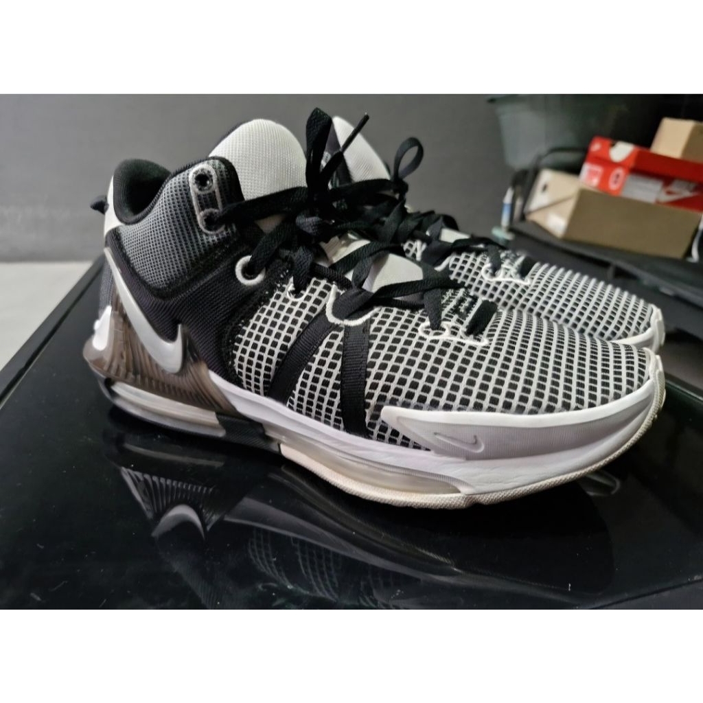 Preloved - Nike Lebron Witness 7