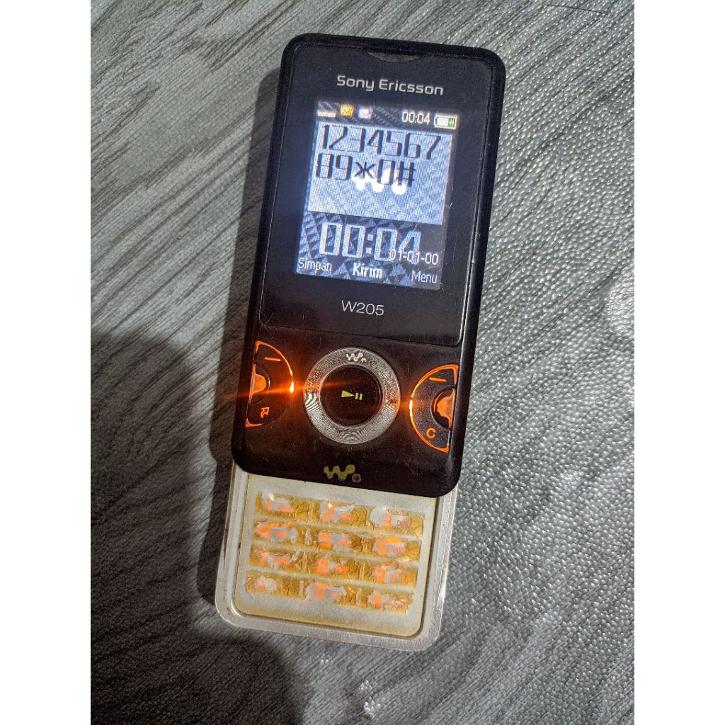 Sony Ericsson W205 bahan hp jadul