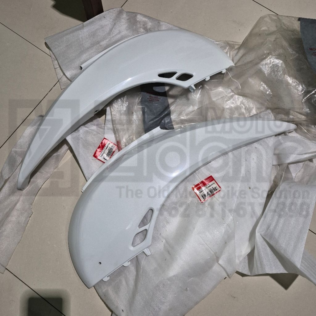 cover kafer bodi body belakang samping putih honda scoopy karbu putih priginal AHM