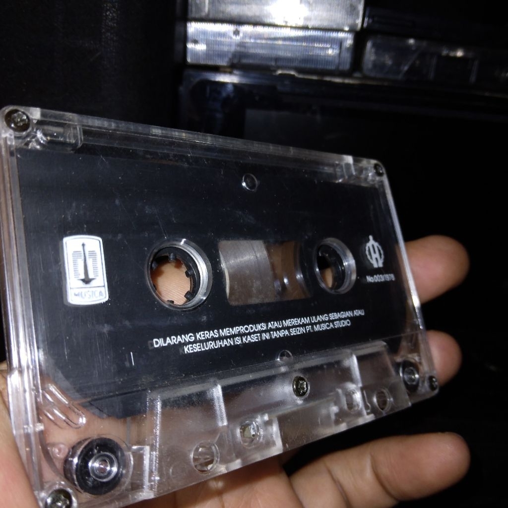 Kaset Chrisye kompilasi no cover