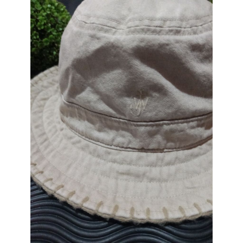 Topi Bucket Uniqlo / Topi UNIQLO / Preloved / Topi Second / Topi Bucket / Topi Bekas