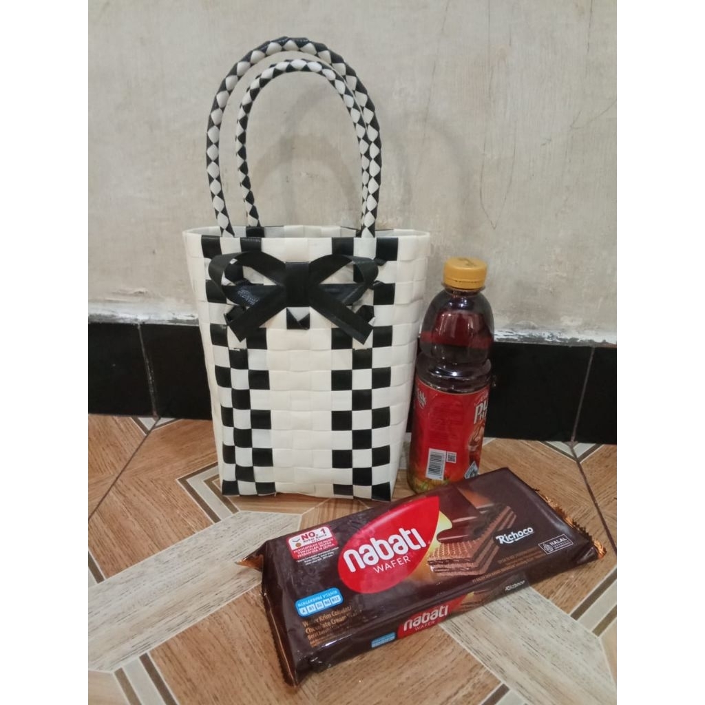 Tas anyaman souvenir