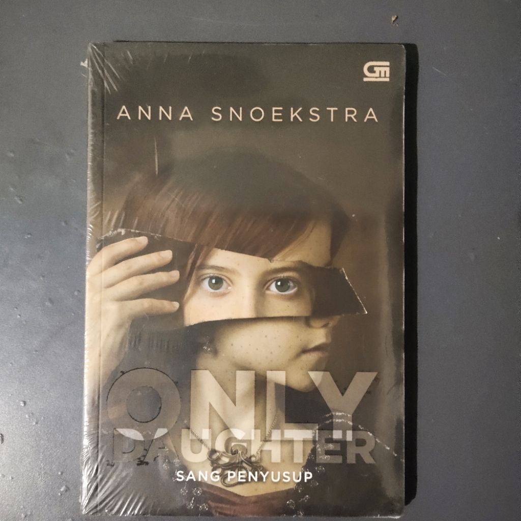 [NEW] Only Daughter [Sang Penyusup] - Anna Snoekstra