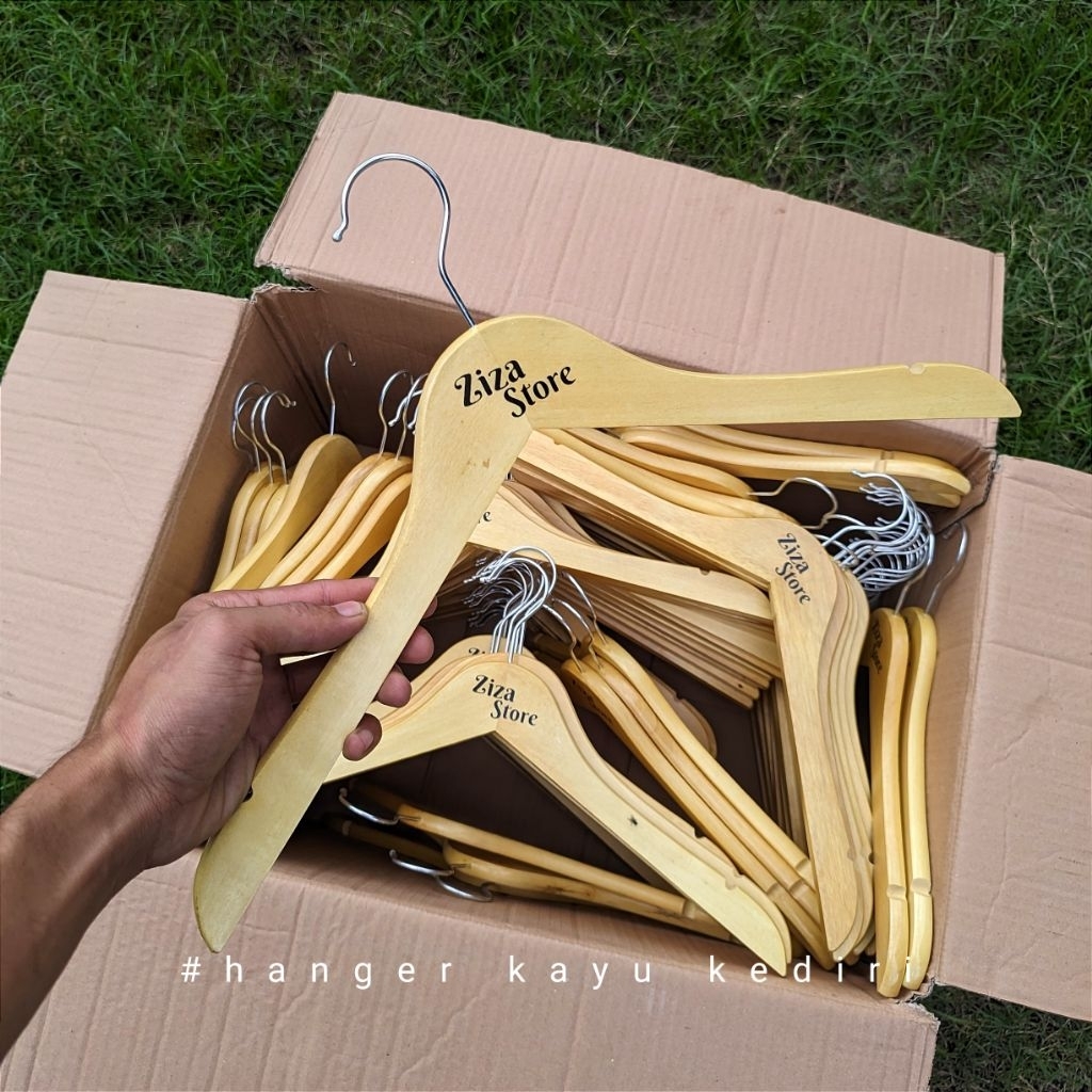 Custom nama hanger kayu Logo sendiri desain bebas