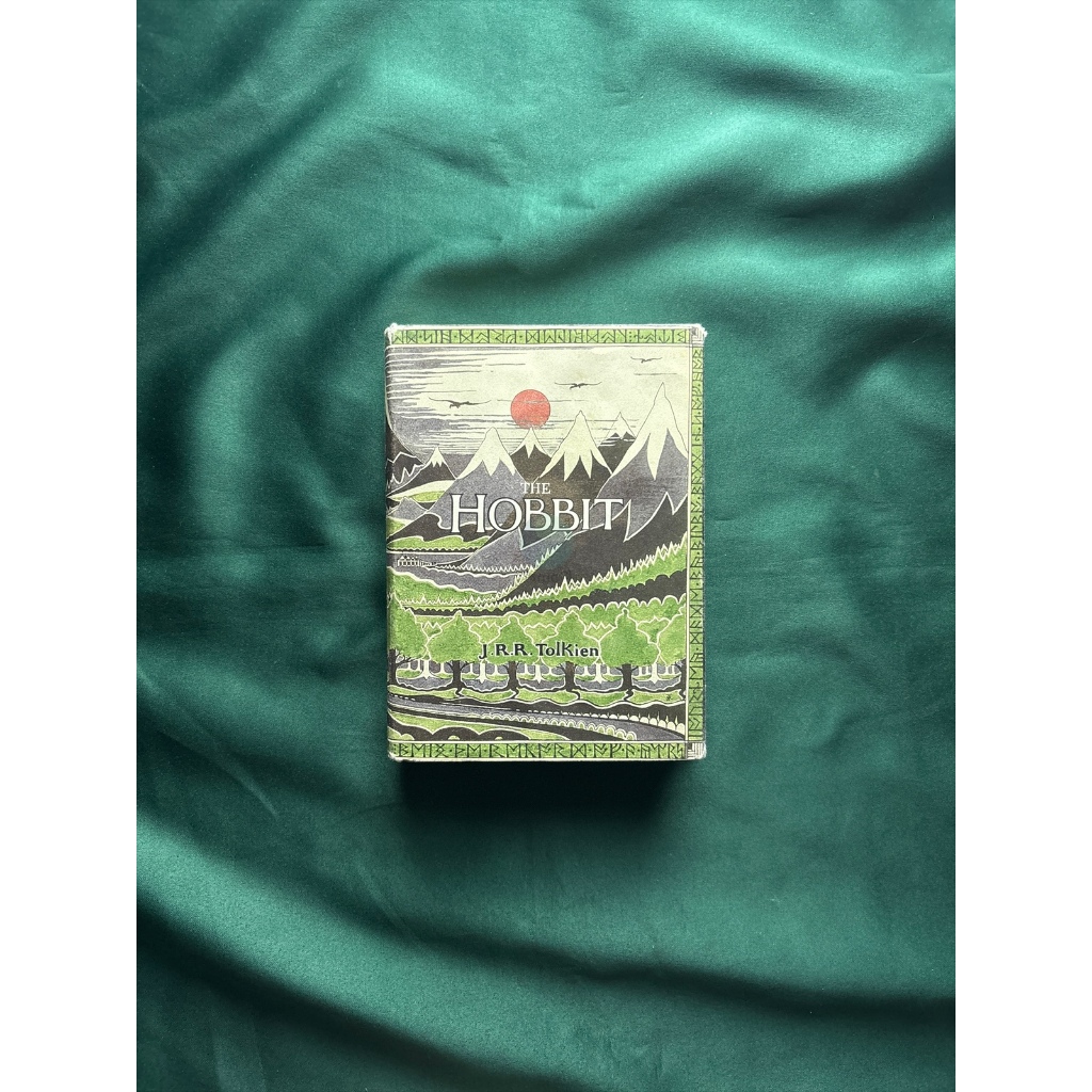 PRELOVED - Novel/Buku The Hobbit - J. R. R. Tolkien (HC)