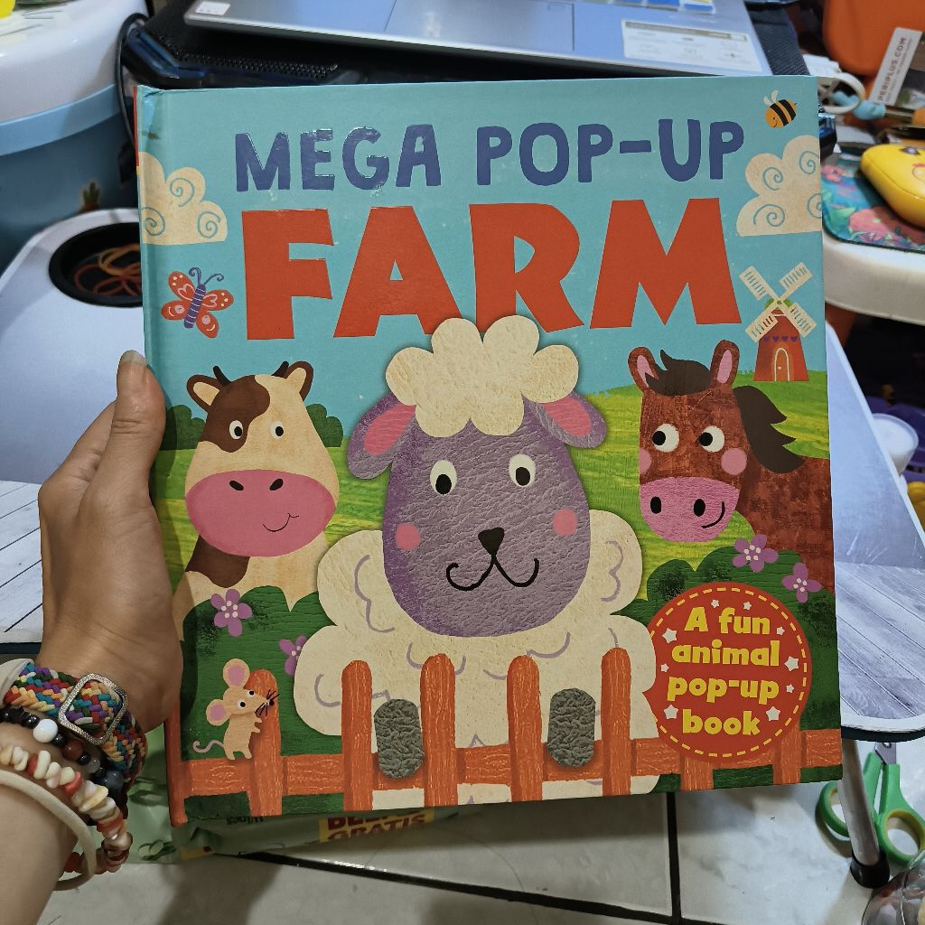 Mega Pop-Up Farm Buku Anak Pop Up Book BBW