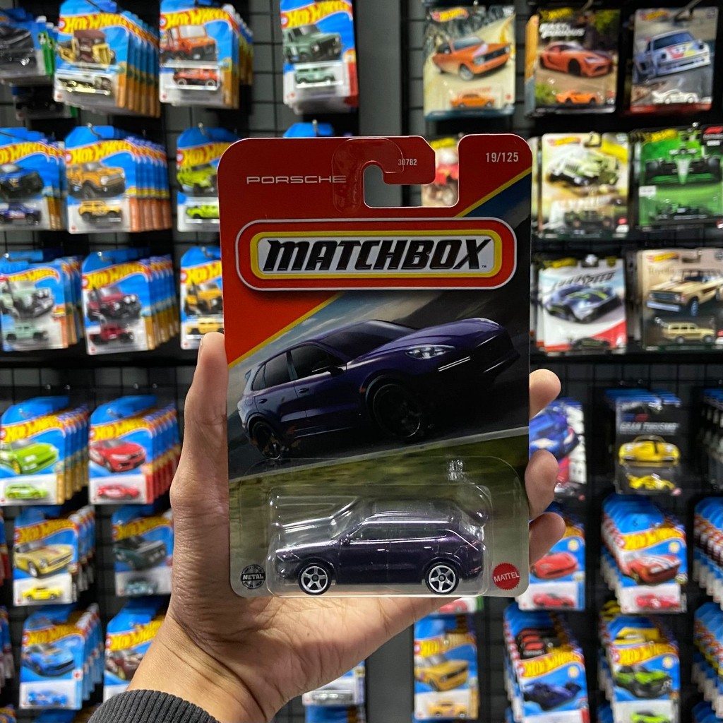 Matchbox Porsche Cayenne Turbo - Ungu / Purple