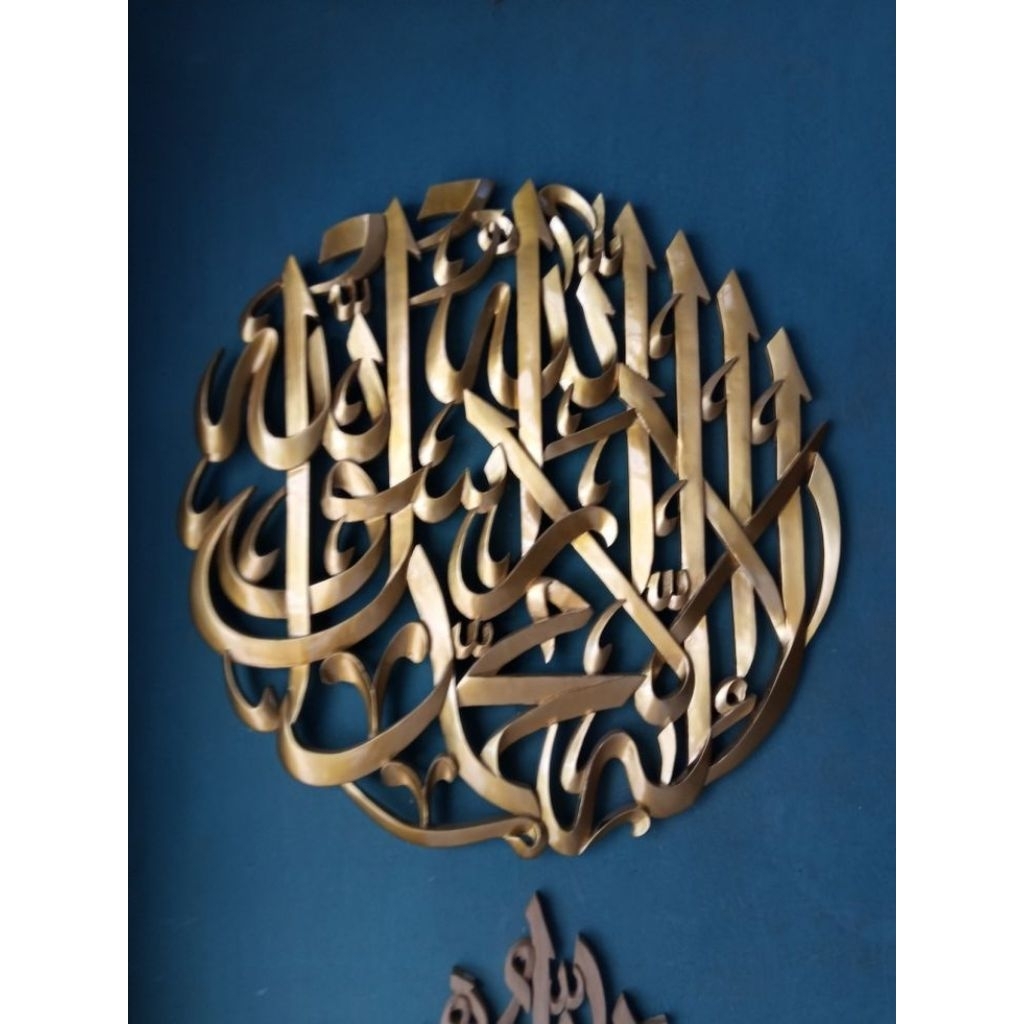 Kaligrafi Kalimat Tauhid Kayu Ukir Premium – Desain Lingkaran Artistik 100cm