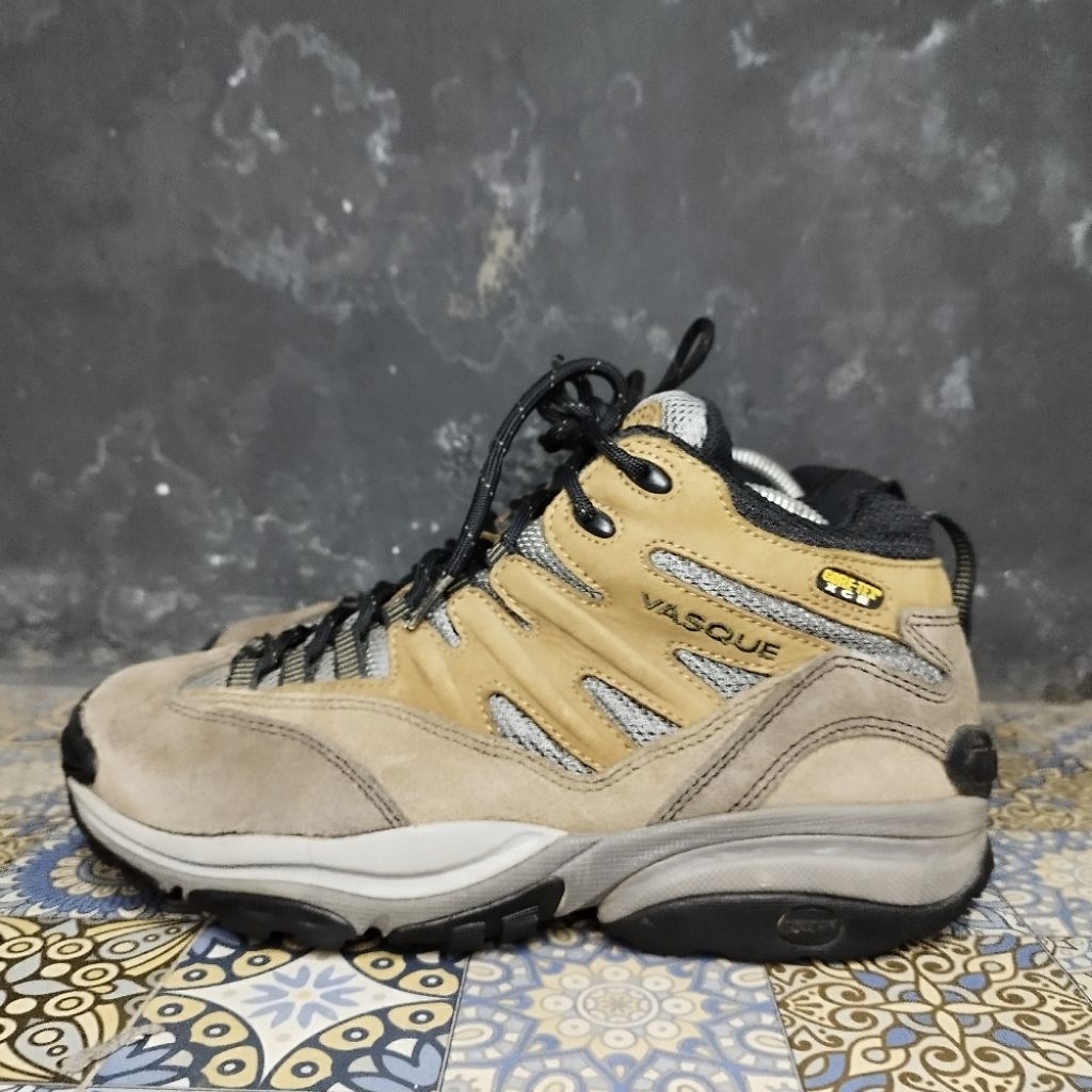 sepatu outdoor vasque