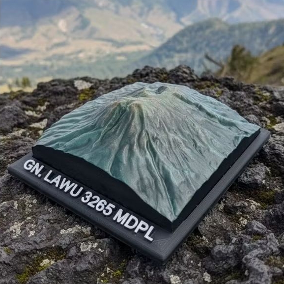 Miniatur Gunung Lawu 3265 MDPL