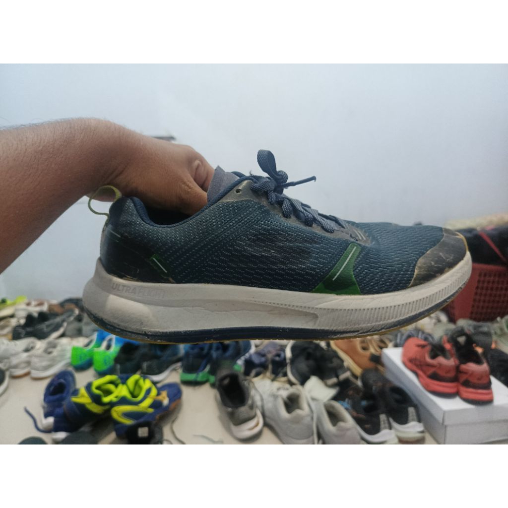 Sepatu Skechers second