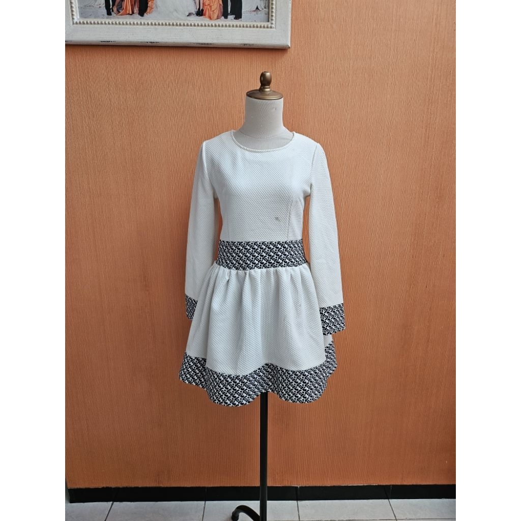mini dress wanita putih ABC cewek lengan panjang santai cute remaja dewasa