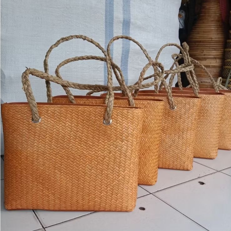 Tas anyaman pandan kepang / Tas pandan kepang / Tas anyaman pandan / Tas pandan / Tas pandan tali me