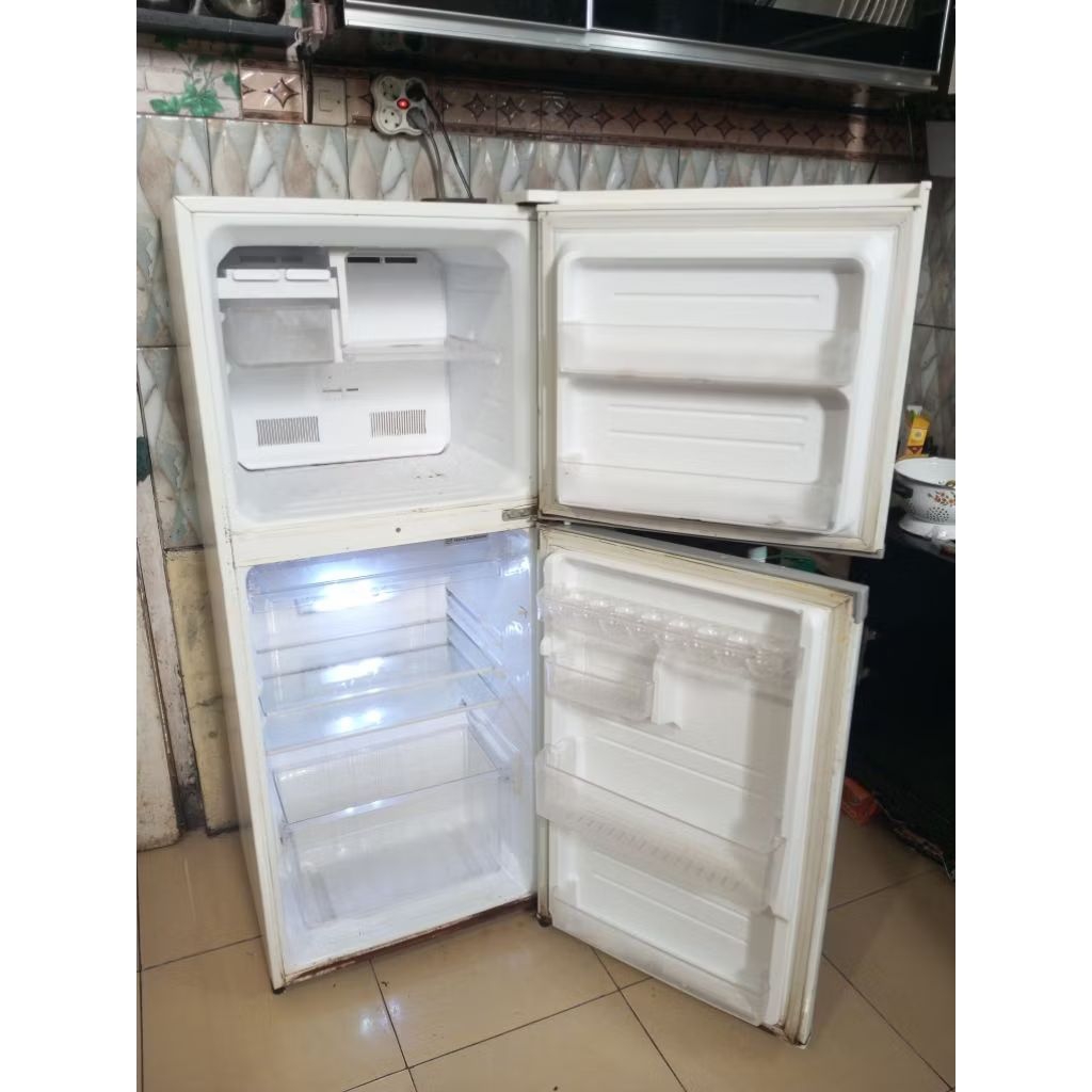 kulkas Sharp dua pintu