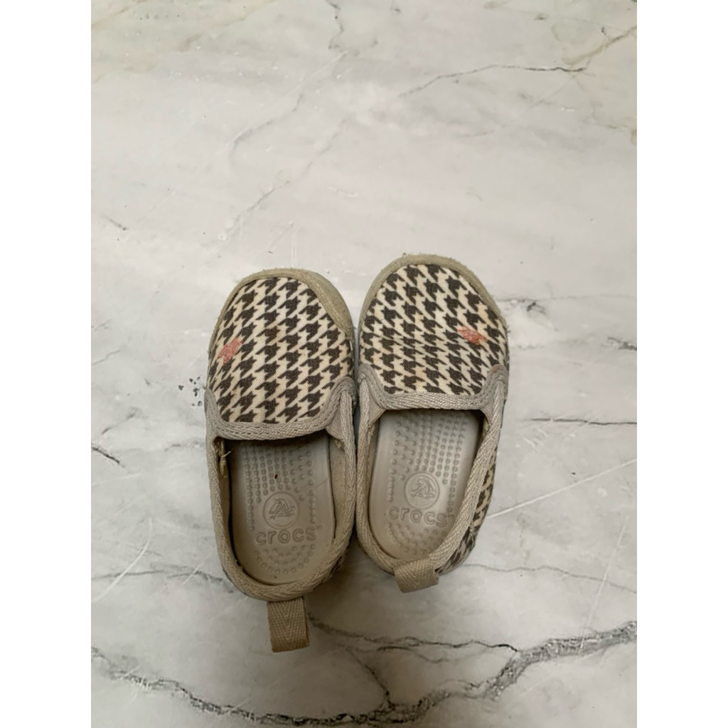 preloved sepatu anak merk crocs original