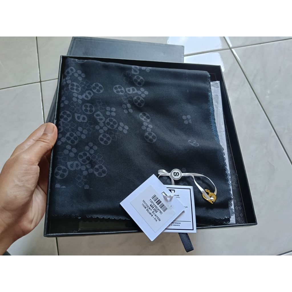 buttonscarves scramble