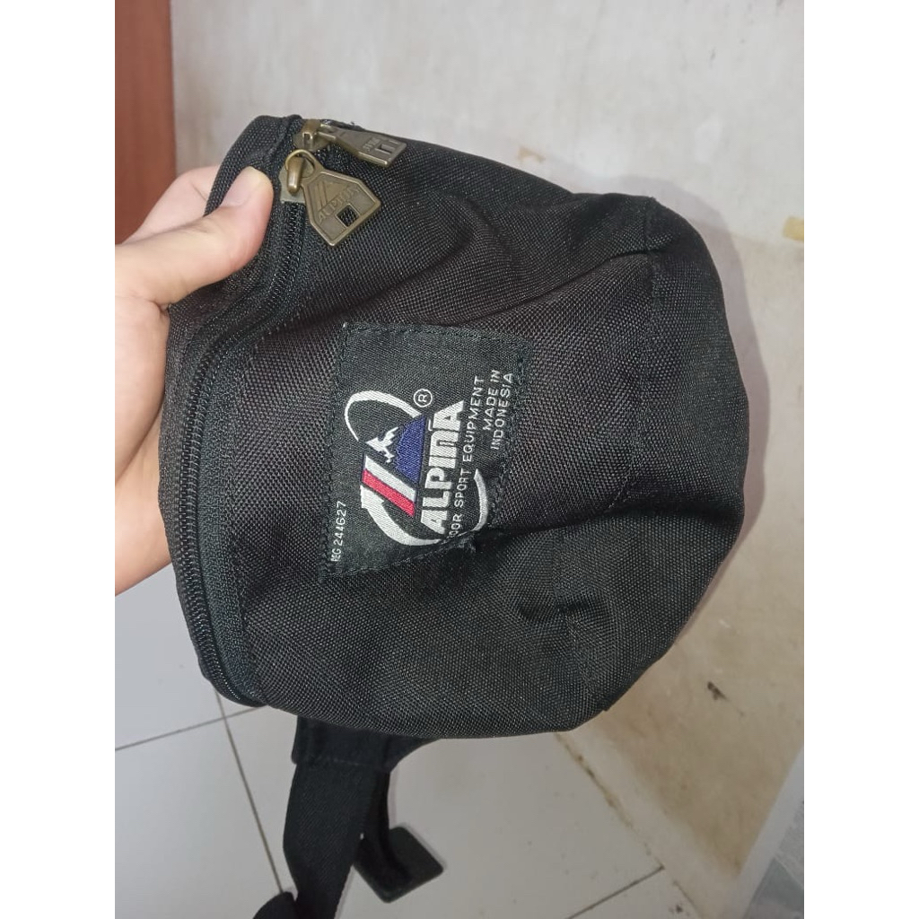 Preloved Tas Slempang Pria Alpina Ori