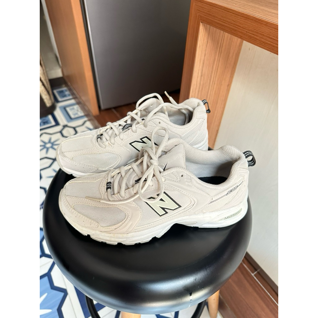 PELOVED NEW BALANCE 530 IVORY BEIGE
