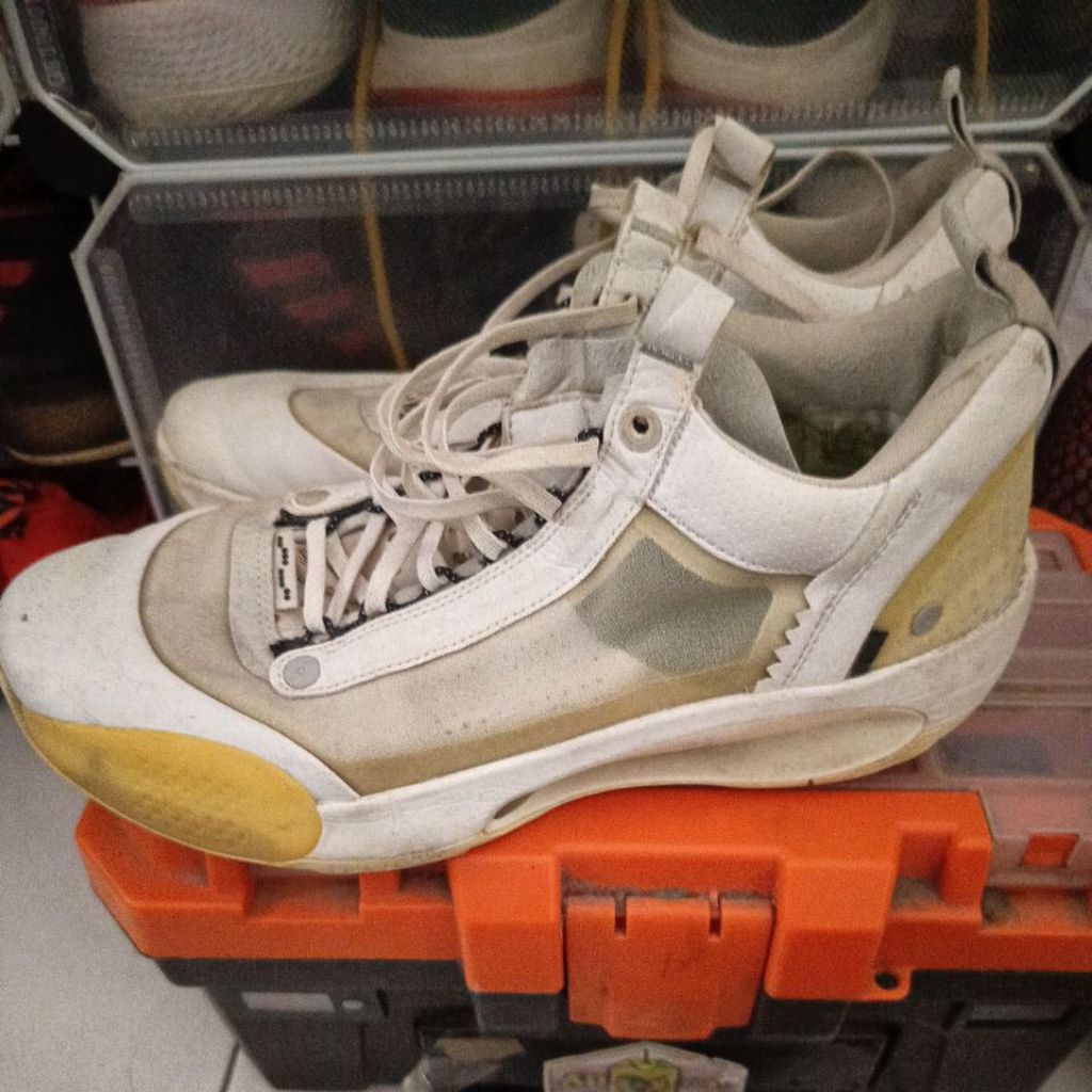 sepatu basket jumbo size 46 preloved