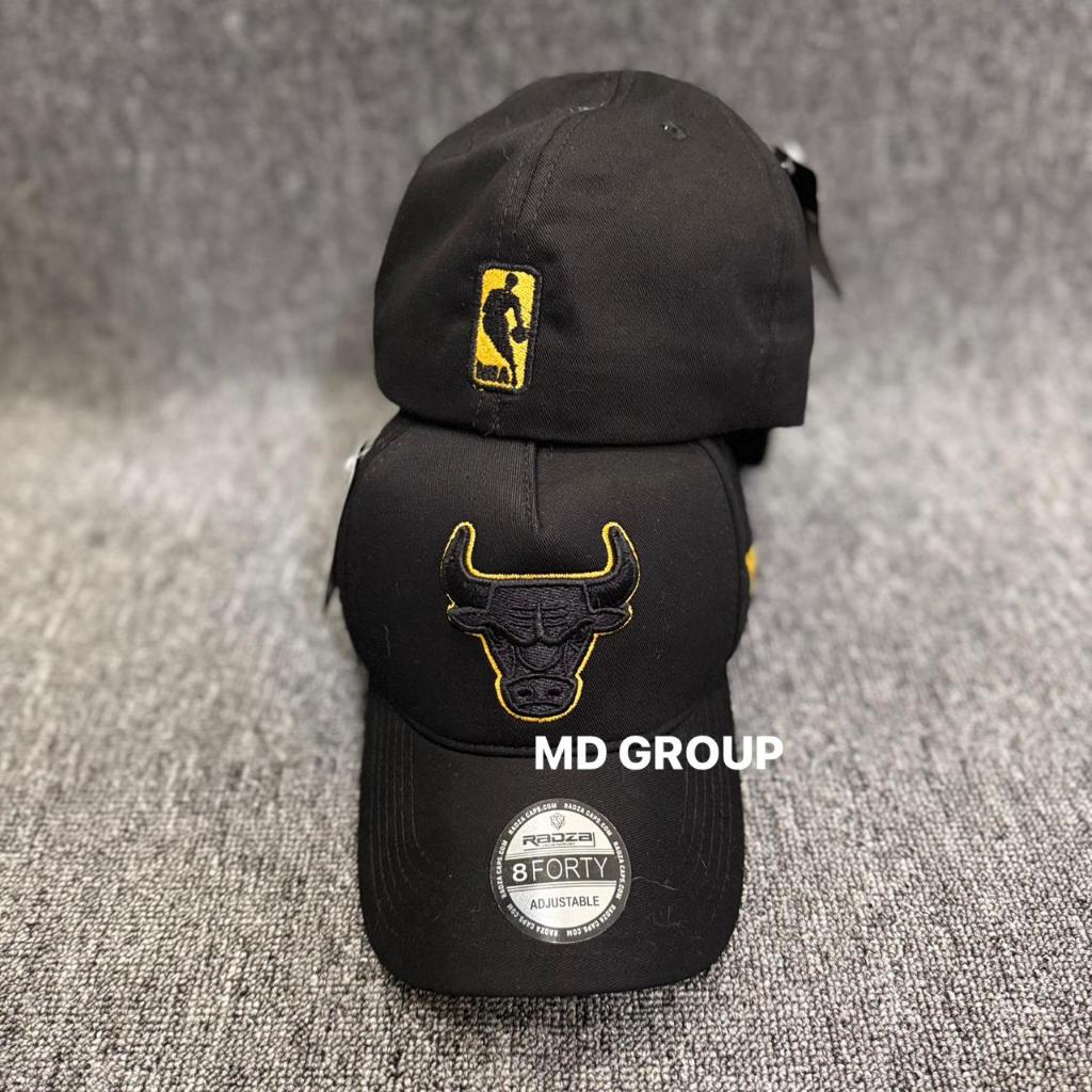 Topi Baseball NBA Chicago Bulls Hitam Logo Emas/Kuning Bordir 8Forty Adjustable