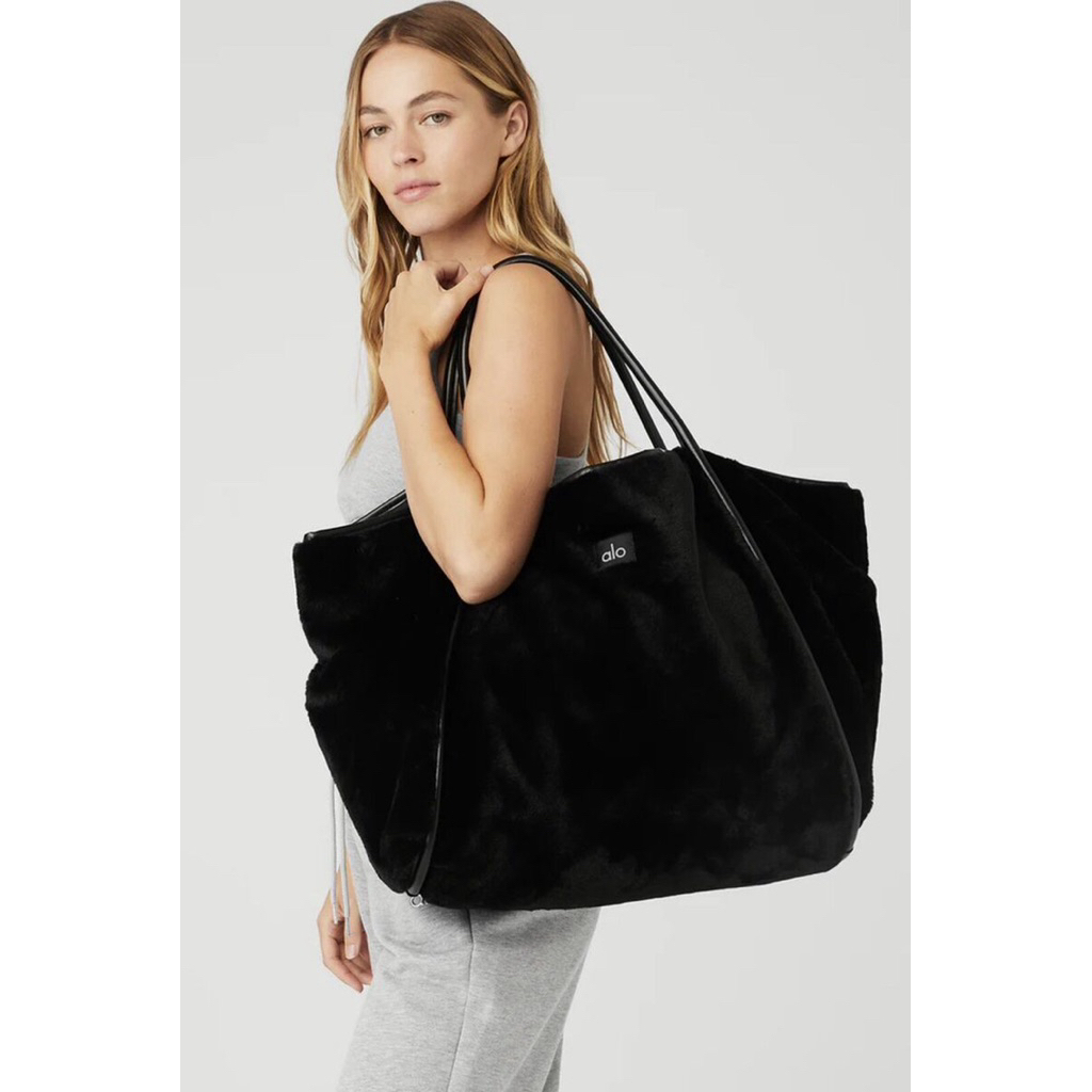 Alo Allo Yoga Faux Fur Tote Bag - BLACK