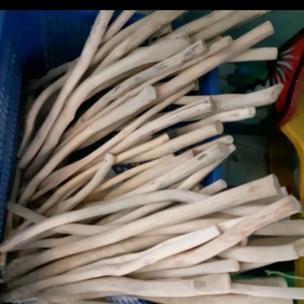 ranting kayu jati.  ranting kering untuk hiasan. ranting kayu dekorasi. kayu solid. kayu macrame. ka