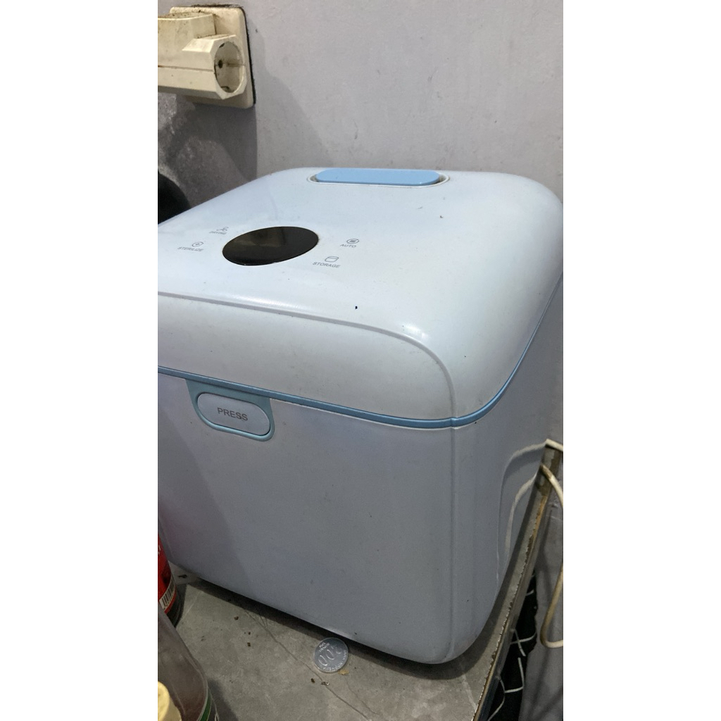 Preloved Babyhood UV sterilizer