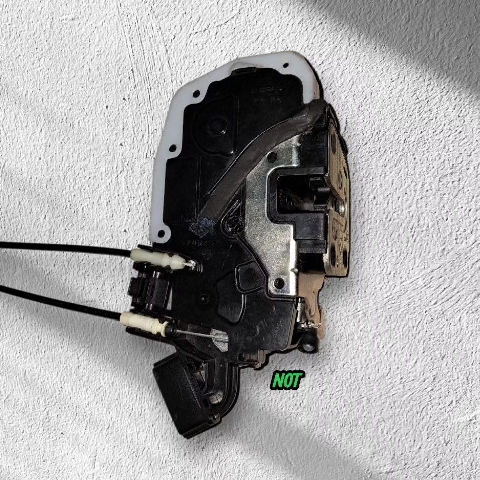 Door Lock,Doorlock Actuator Nissan Grand Livina L10,L11 Pintu Depan Kanan Original.