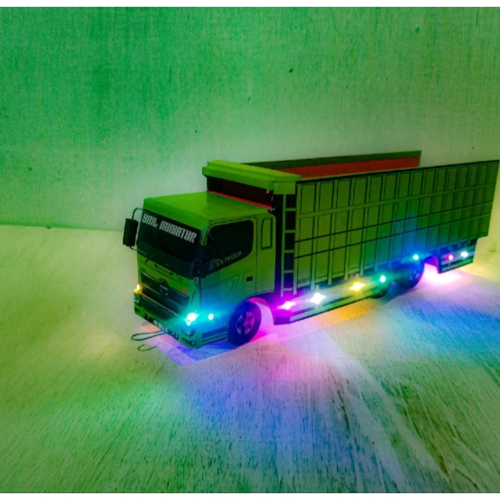 miniatur truk tronton Hino full lampu