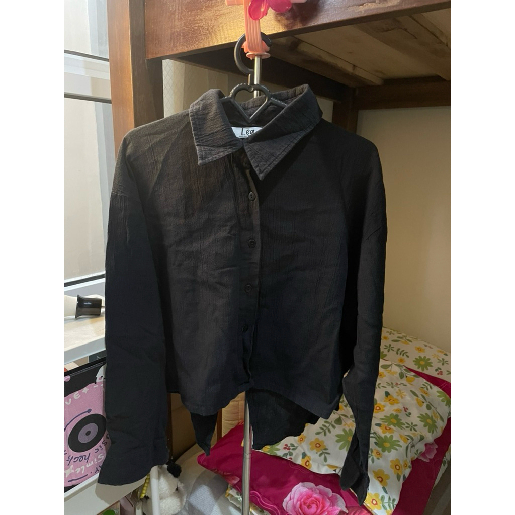 kemeja hitam polos lea