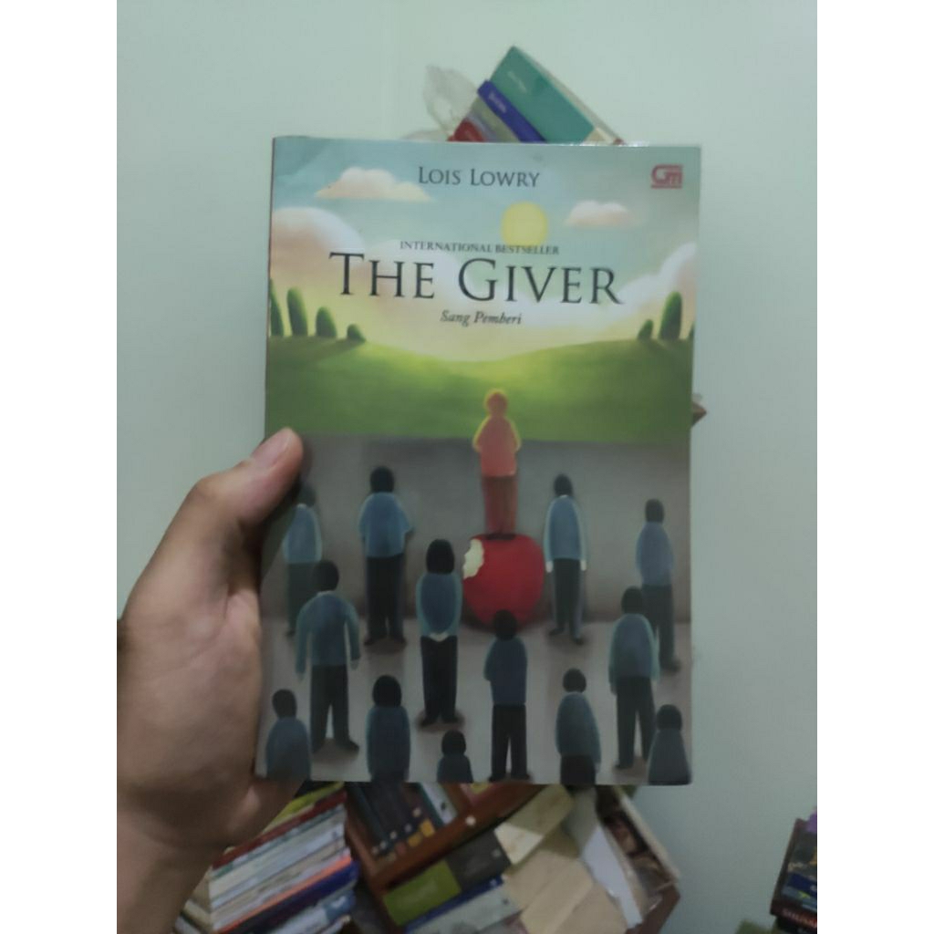 [PRELOVED ORI] The Giver Sang Pemberi - Lois Lowry Buku Bekas