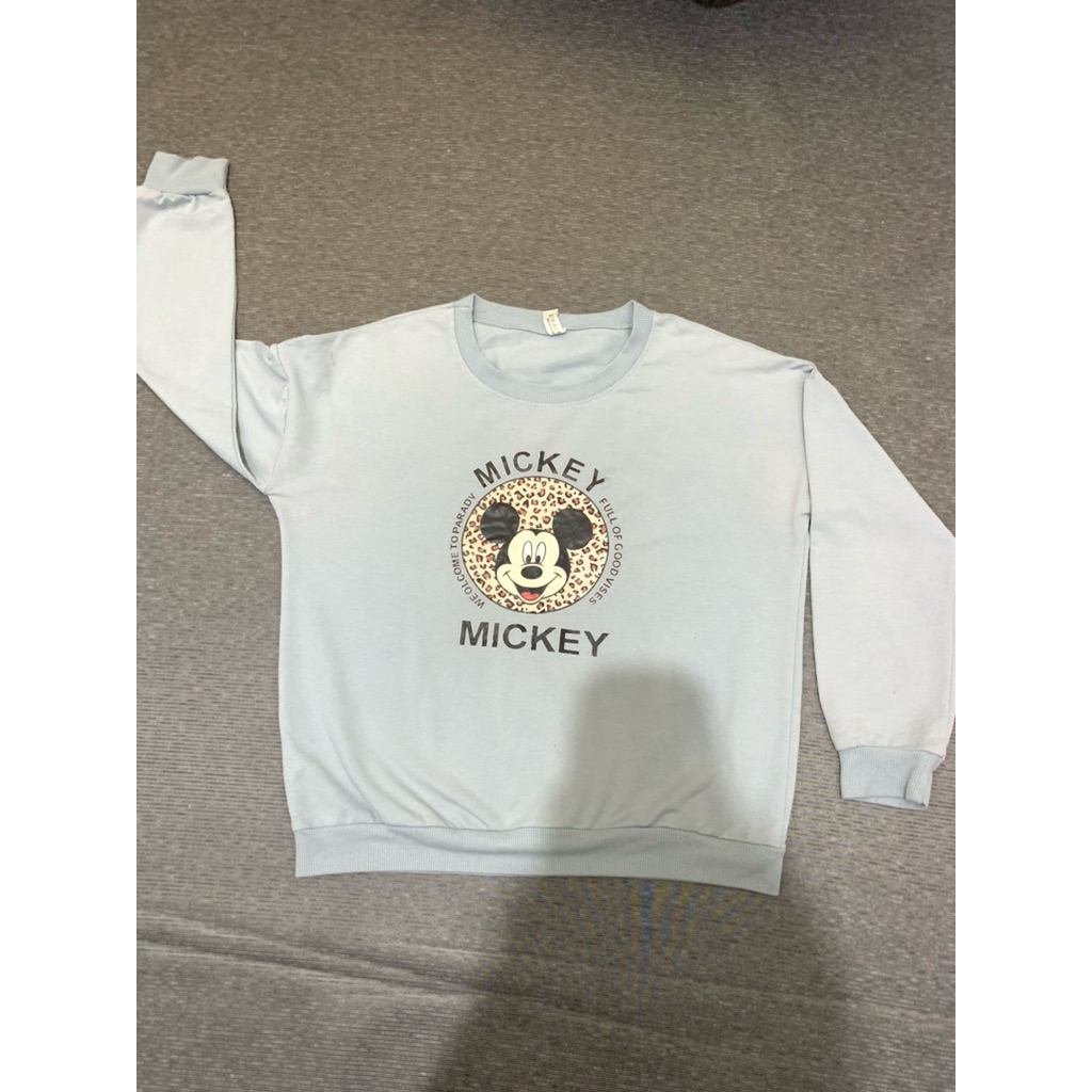 Sweater Wanita Mickey Mouse Biru Muda Motif Leopard - Preloved