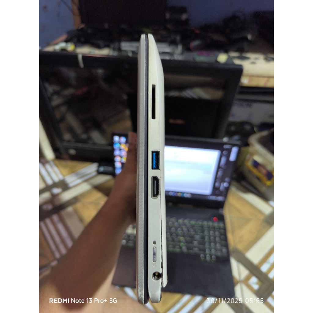 NoteBook Toshiba 12 Inch Touchscreen