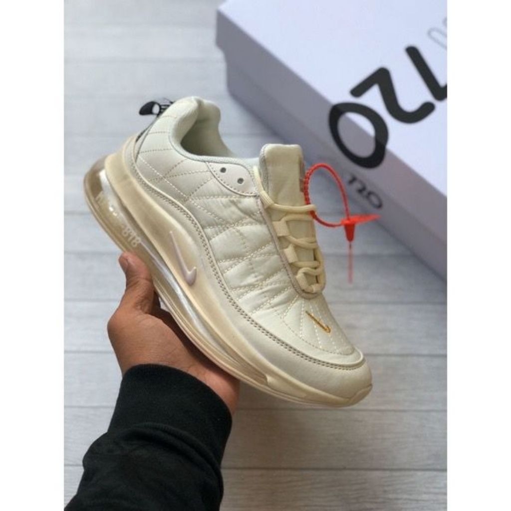 SEPATU SNEAKERS  NK 720