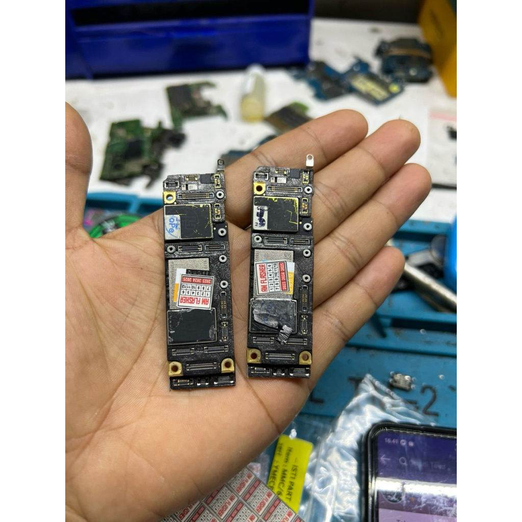 MESIN IPHONE 11 64Gb EX BYPASS TINGGAL PAKAI SUDAH DI BYPASS 100% SEGEL PERAWAN