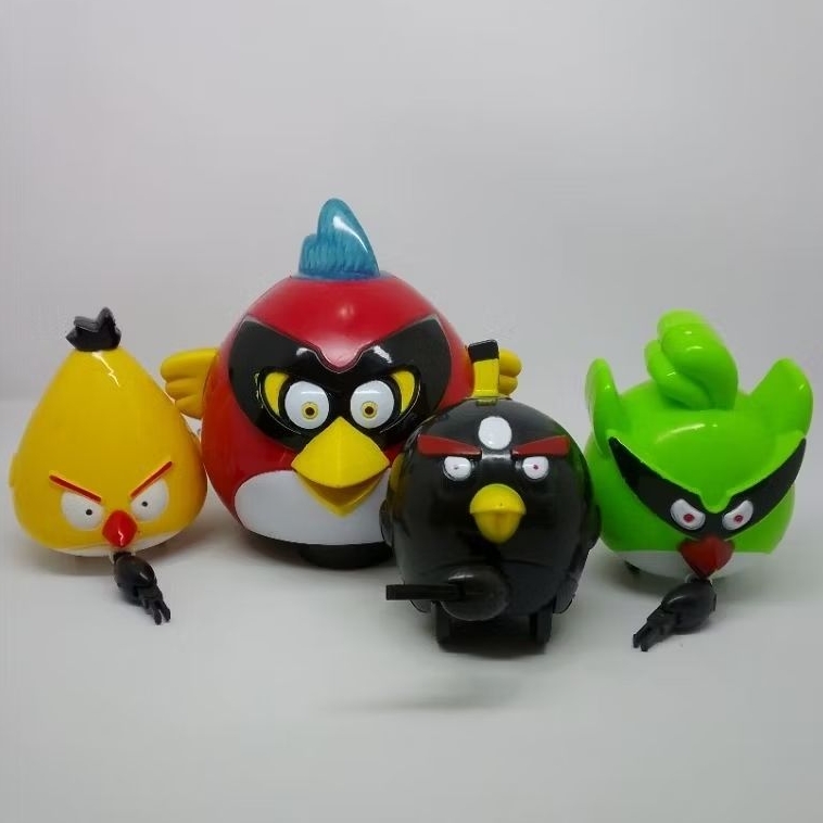 mainan Angry birds space set- berisi karakter angry birds versi luar angkasa- Isi 4 karakter