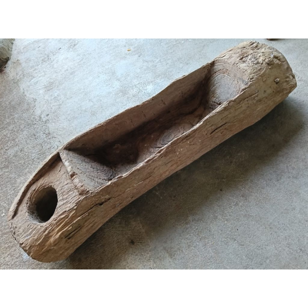 lesung dan lumpang antik kayu jati erosi lawasan