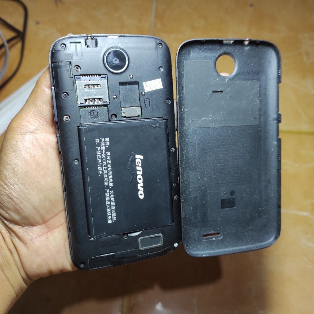hp Lenovo A560 bekas off rusak buat pajangan koleksi (baca diskripsi)