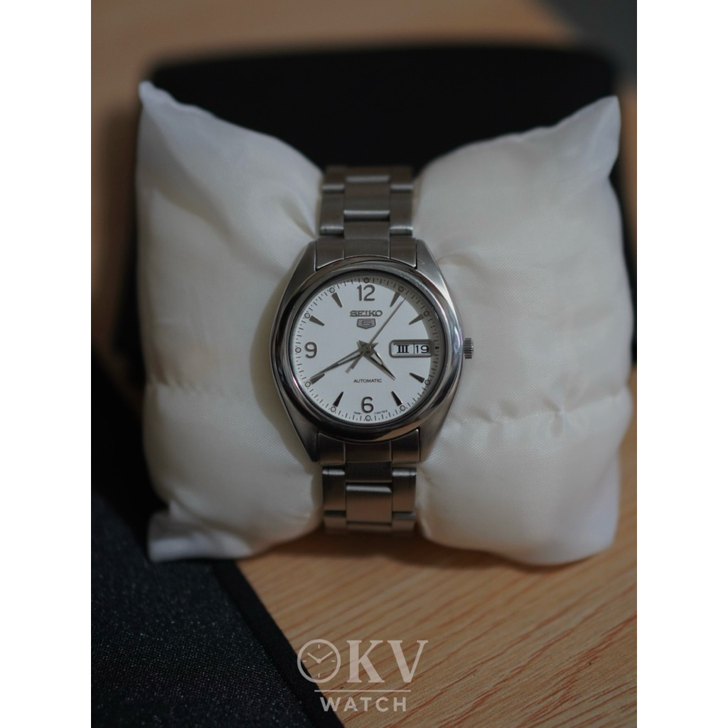 Seiko 5 SNX121 Shark Tooth