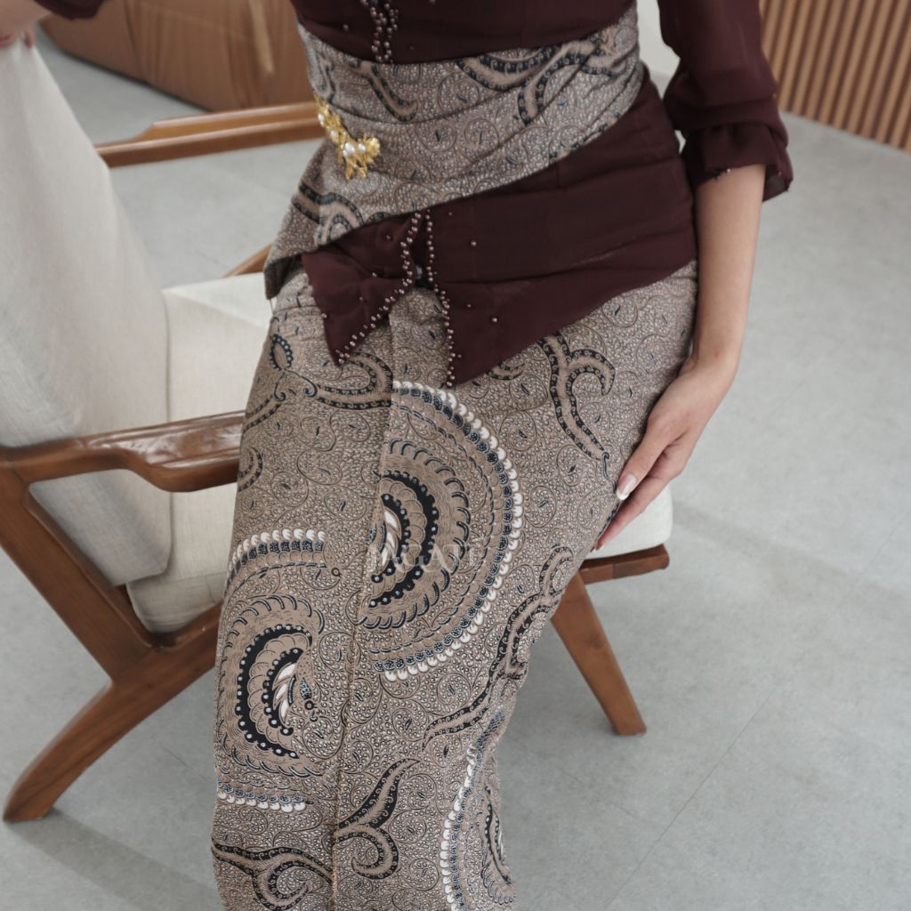 Kamen Sutra Paris motif Batik Solo - Abu