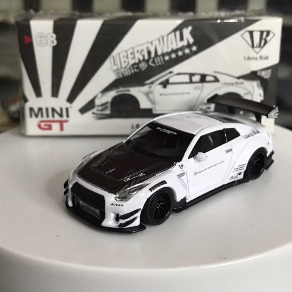 Mini Gt Nissan Gt r35 Lbwk White