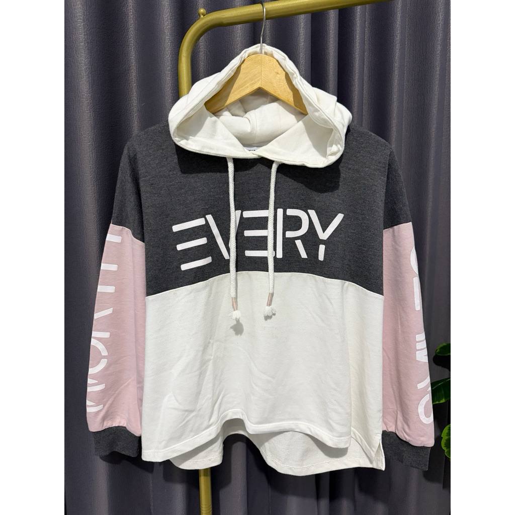 Preloved Hoodie wanita | Hoodie wanita kekinian | Hoodie wanita murah | Hoodie timeless