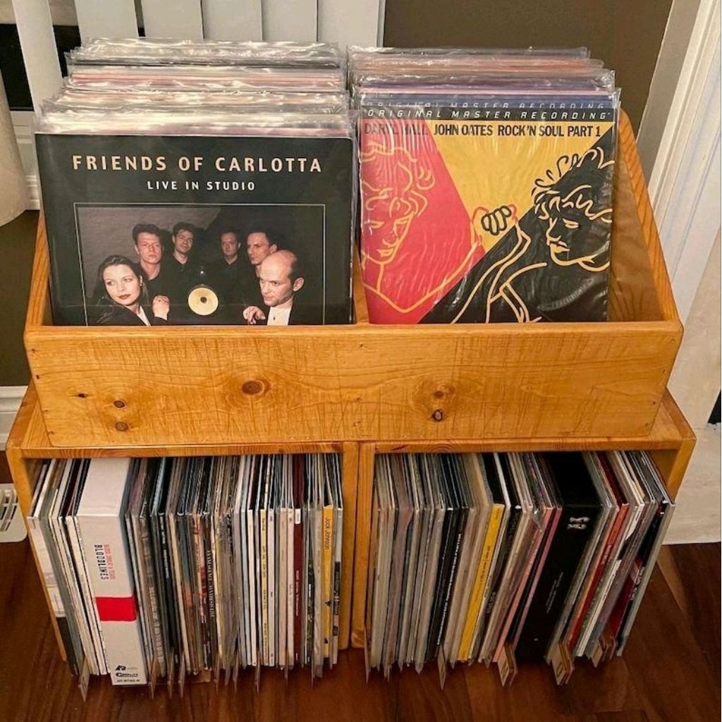 rak piringan hitam. rak vinyl. kayu Mahoni rak vinyl kelasik Meja Minimalis Asli Furniture Nakas