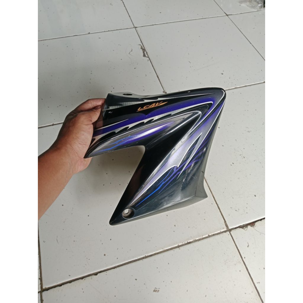 sayap tangki kanan Vixion old bekas original