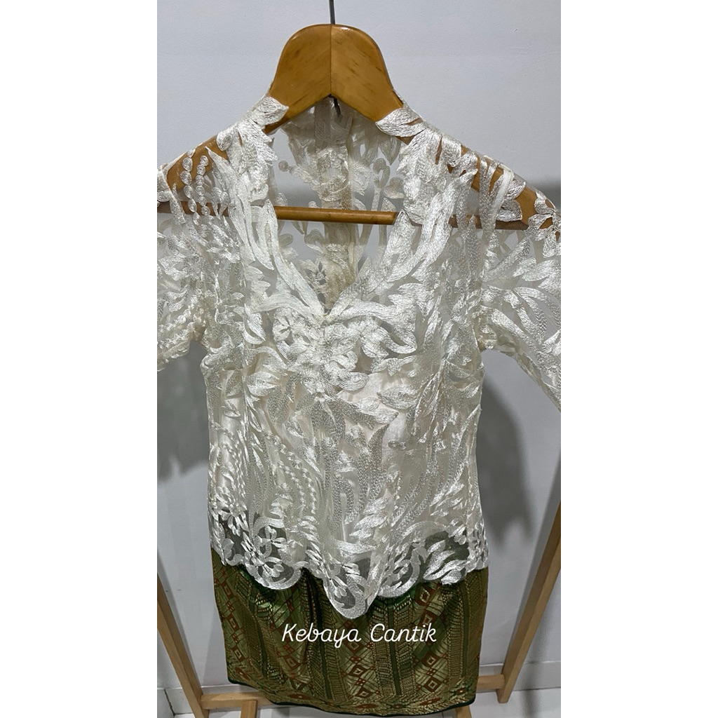 Dress Putih Preloved