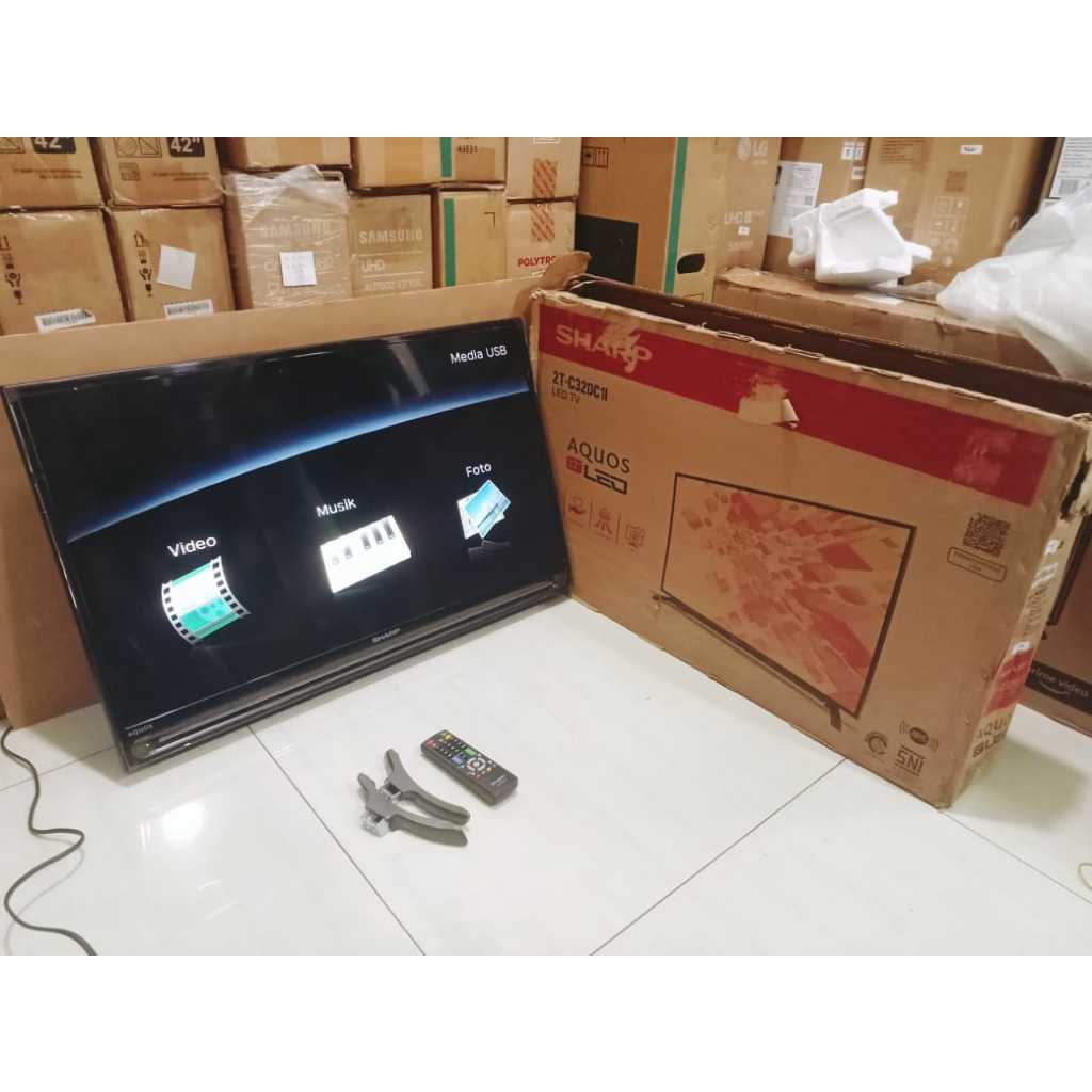 Digital TV Sharp 32In HD Kondisi bekas pemakaian masih segel siap pakai 5500F