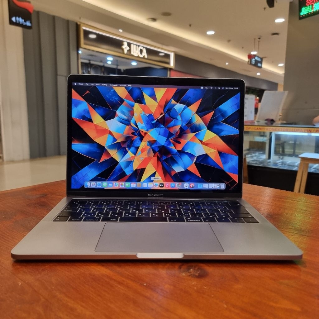 Macbook Pro 13" 2018 Touchbar - Quad Core intel Core i7