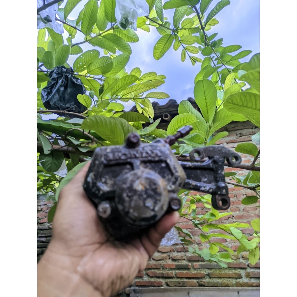 kaliper depan Honda gl 100 , gl 125 original