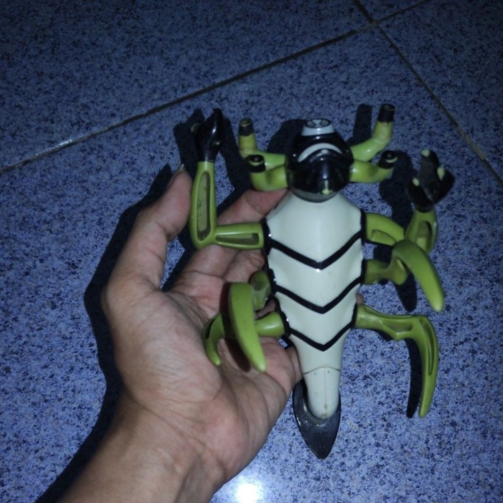 Stingfly Ben 10 Ben10 Figure DNA Alien Heroes cartoon network