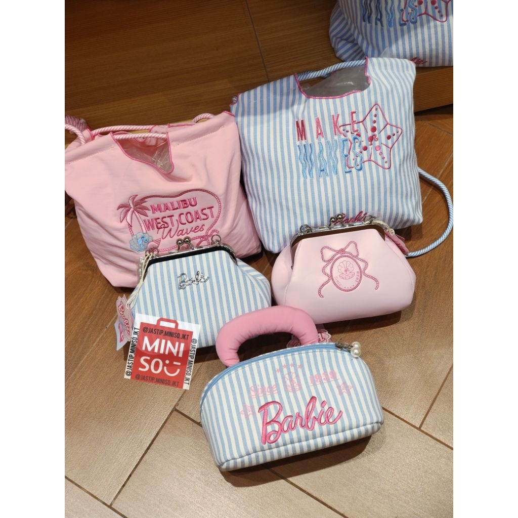 MINISO Koleksi Tas Ocean BARBIE Series (Tas Kosmetik / Kiss Lock Bag BLUE / Kiss Lock Bag PINK / Can